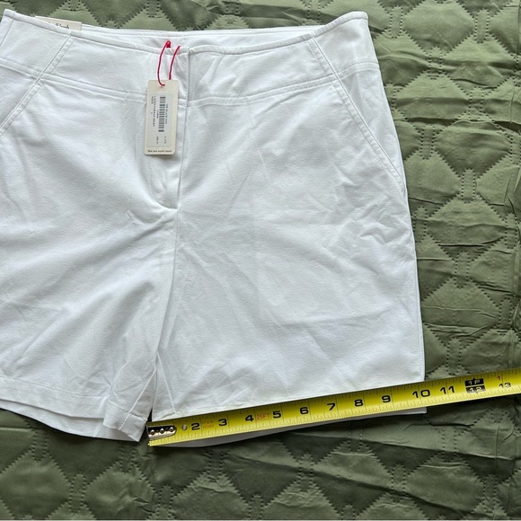***NWT***The Black Dog Ladies Fairway Shorts color White - Picture 6 of 7